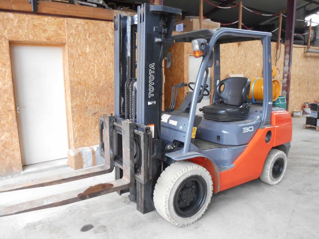 CHARIOT �L�VATEUR TOYOTA 3T